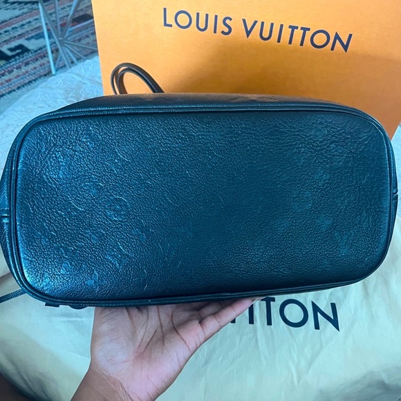 Louis Vuitton Neverful MM - Picture 9 of 17